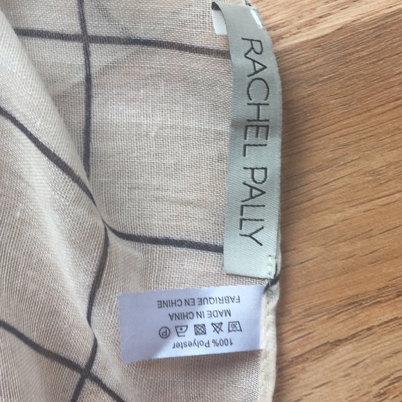 New Neutral scarf in perfect condition - Picture 3 of 7